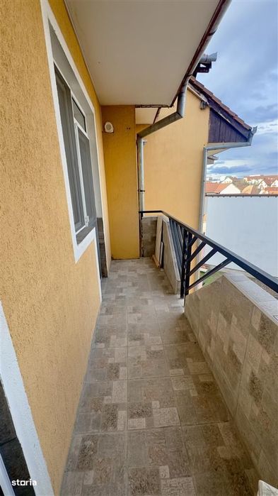 Apartament decomandat, 2 camere, balcon, la cheie, zona Turnisor