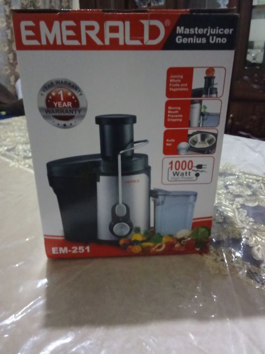 Соковыжималка. Emerlad