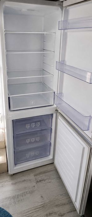 Combina frigorifica Beko B3RCNA404HM, 355 l, Clasa E, H 203.5 cm, Gri