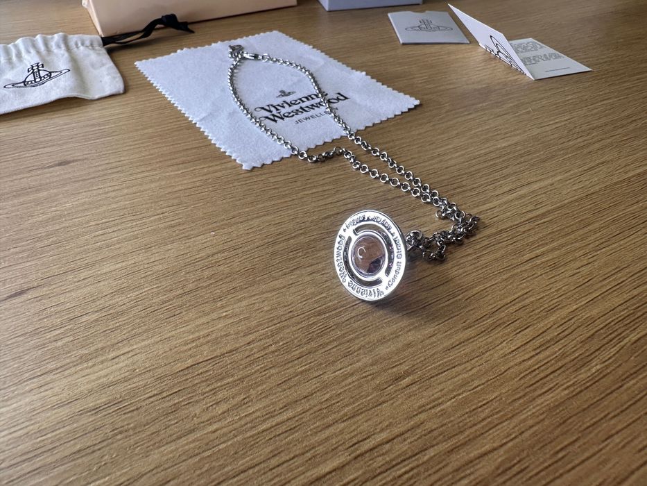 Colier Vivienne Westwood ”world’s end orb”, bilă roz + argintiu mic