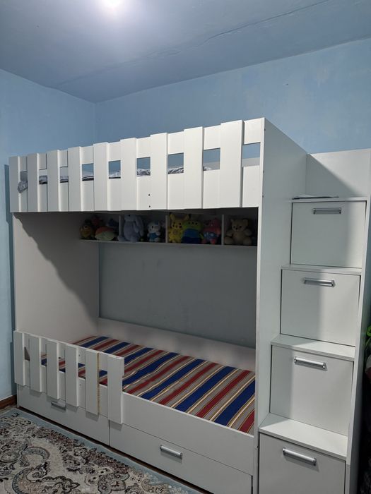 Детская двухъярусная кровать