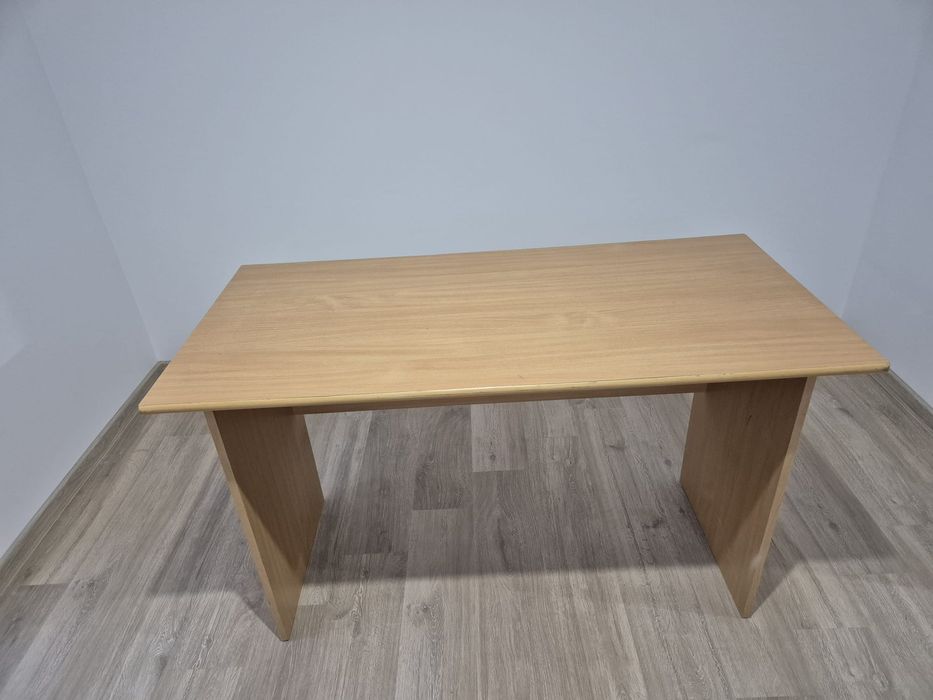 Birou, Masă de lucru solida