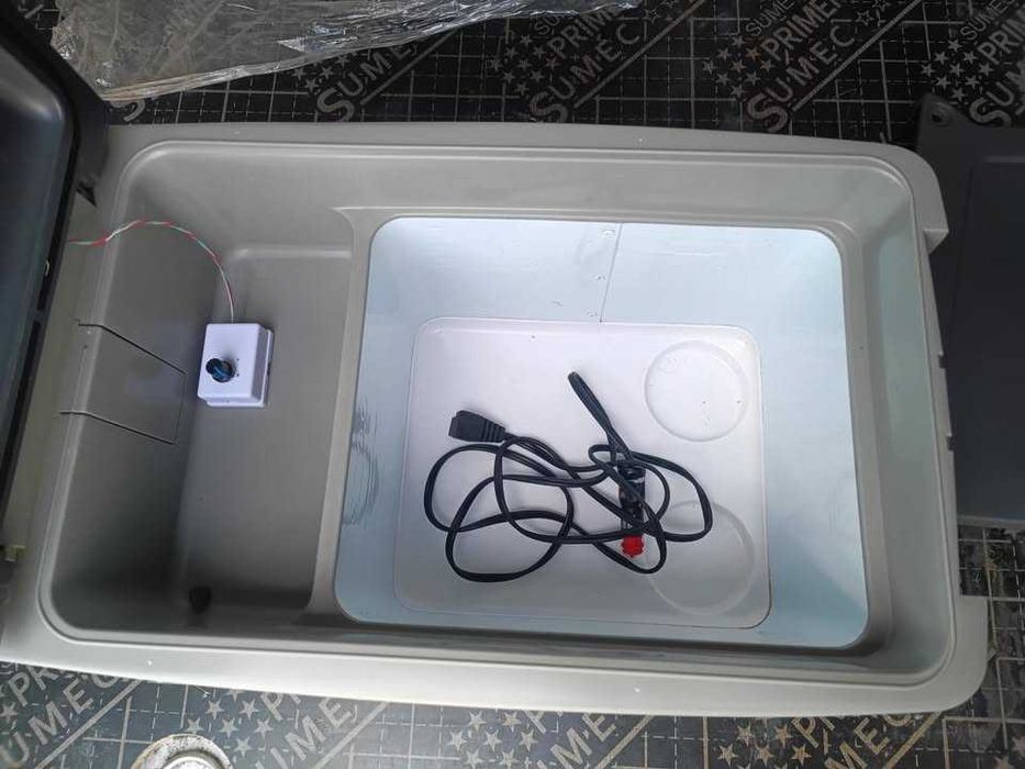 vand frigider/congelator auto 35 litri,waeco,compresor freon, 12/24 V