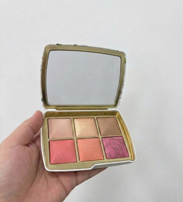 Палетка Hourglass