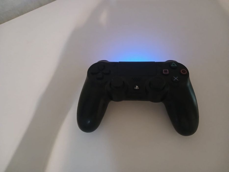 СРОЧНО ПРОДАЕТСЯ ps4 в хорошем состоянии