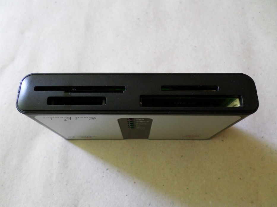 Четец за карти-памет (Winstars)