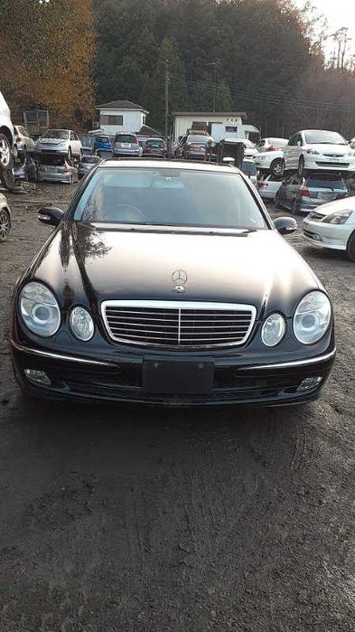 Капот на Mercedes-Benz E-class W211