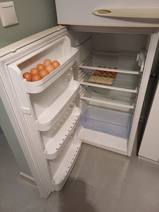 Продавам хладилник
