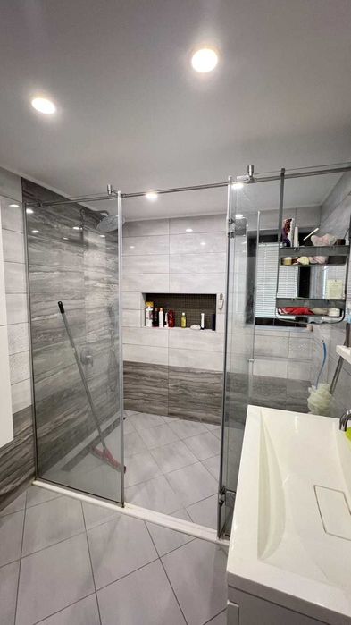 Собственик продава  масивна двуетажна къща с гараж в гр. Мартен