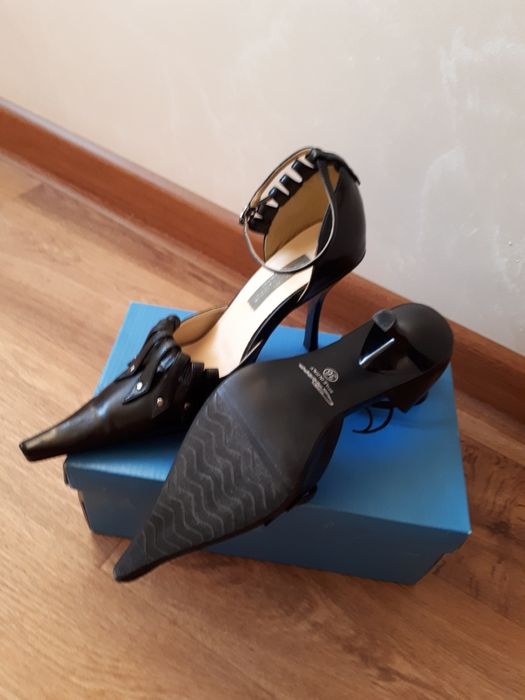 Продам босоножки