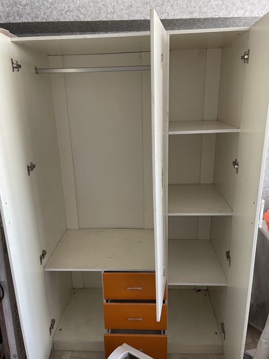 Продам распашной шкаф