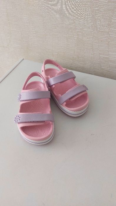 Продам сандалики Crocs для девочек