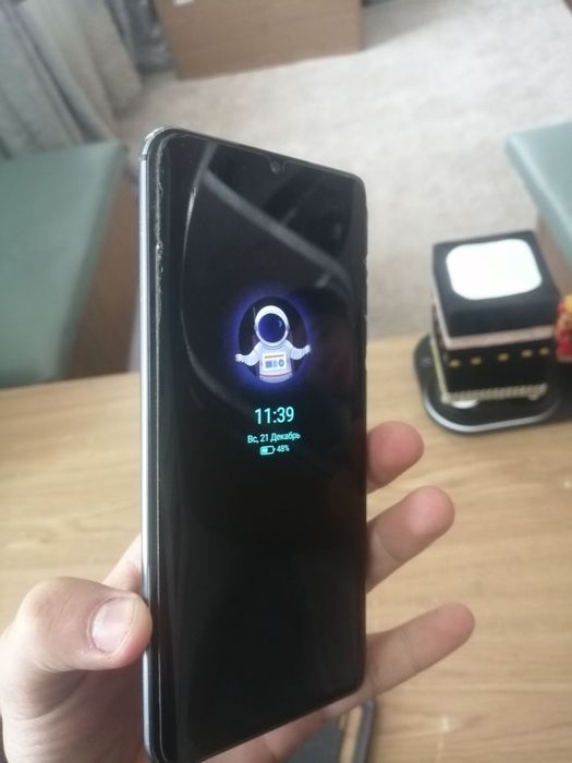 Xiomi 10 lite с удобным авальным экраном  ни как у всех телефонов