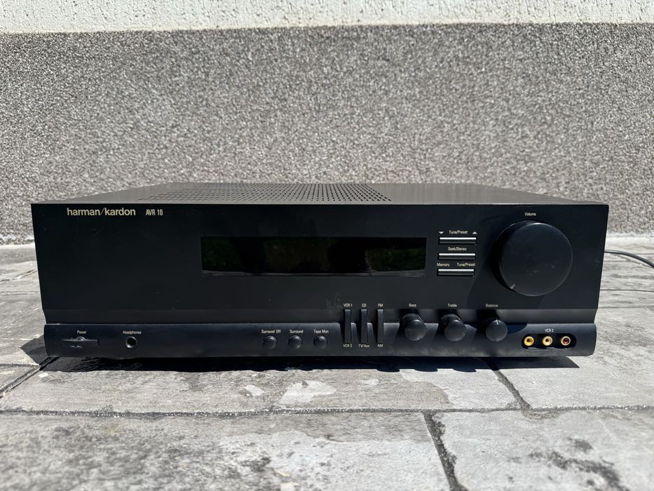 Amplificator / Receiver Harman Kardon AVR 10 - Sunet excelent, stare bună