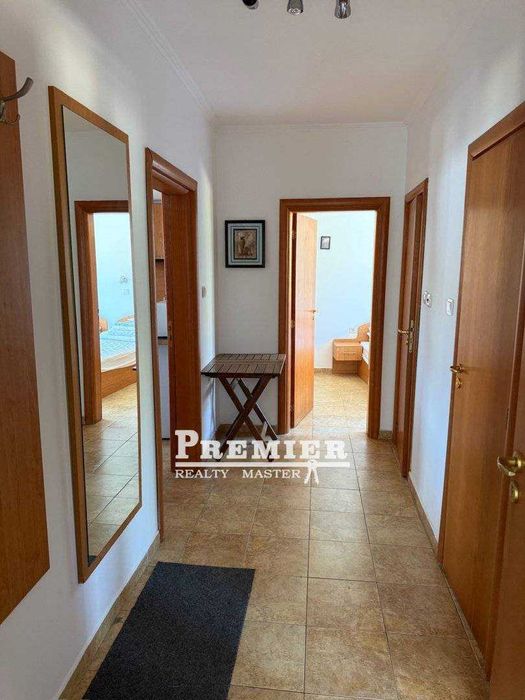 Тристаен апартамент с гледка към морето на 300 метра от плажа