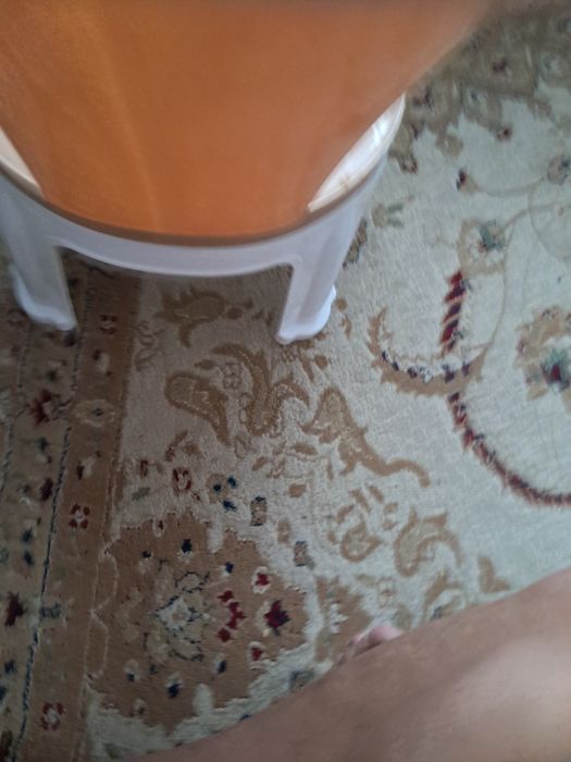 Детский пластиковый стул с принтом.