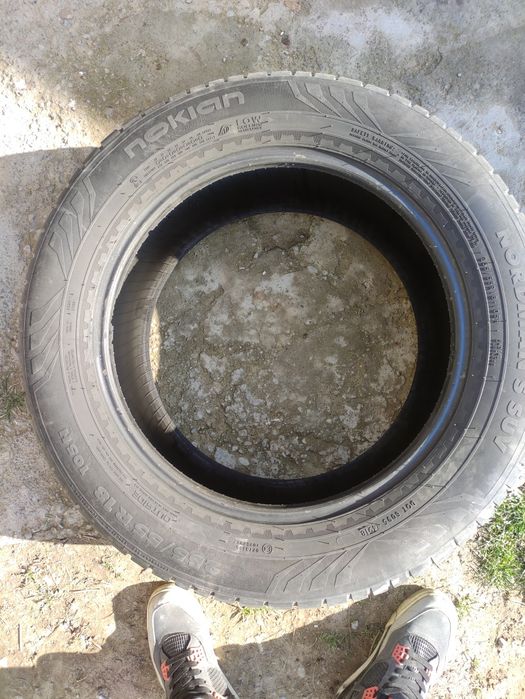 Шына автомобиля.