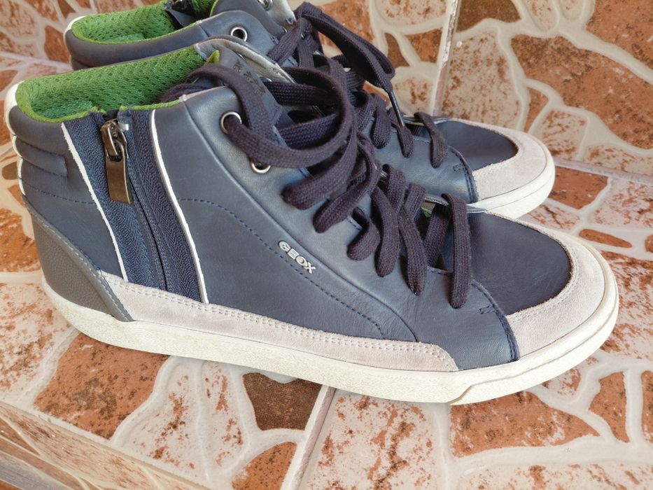 De vânzare  adidași