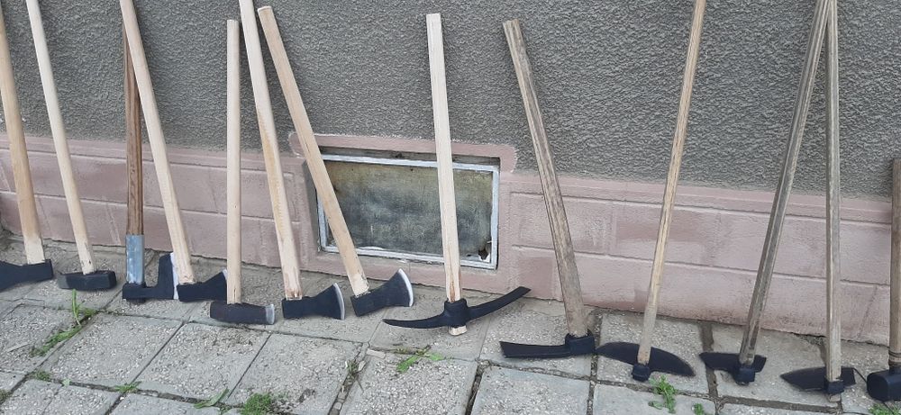 Ръчно ковани.от ресиорна стомана.