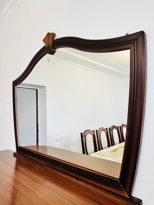 Стол, стулья, комод