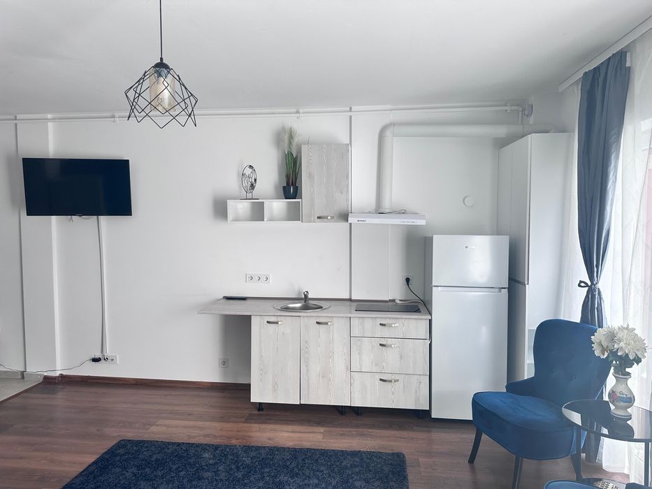 Garsonieră bloc nou – Codlea– loc parcare – 1.350 lei