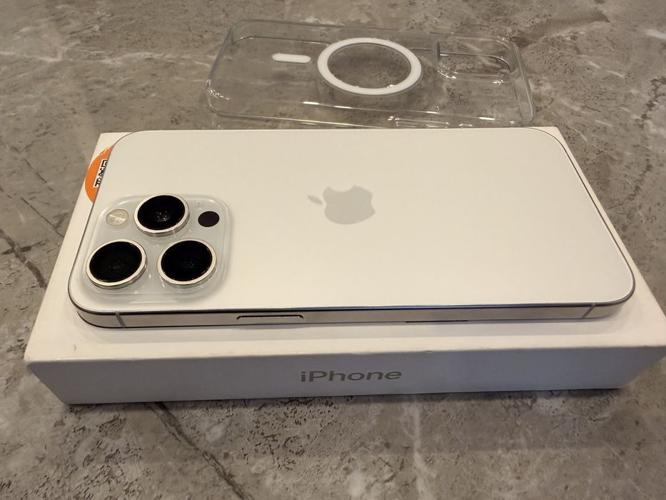 Vand Iphone 15 Pro Max Silver 256 gb, ca Nou!