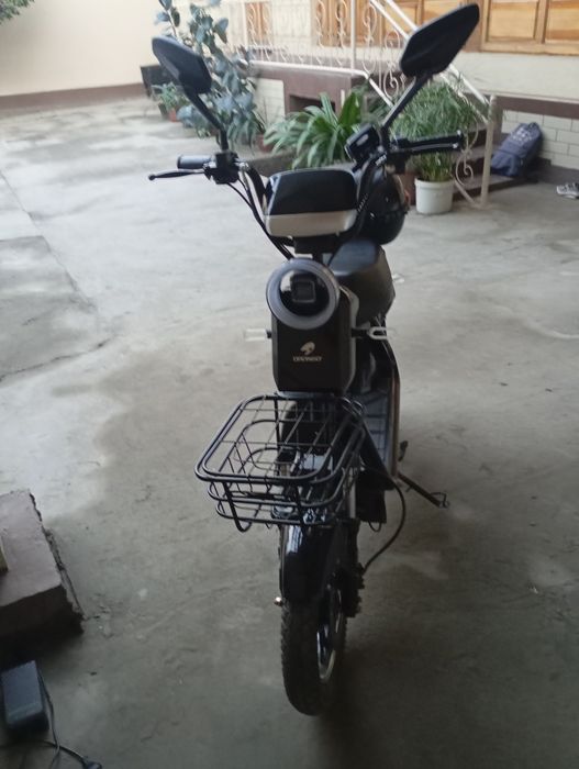 Skutr sotiladi yangi holatda