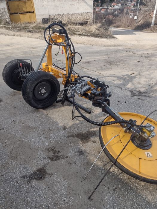 Продавам отклоняваща косачка и фреза