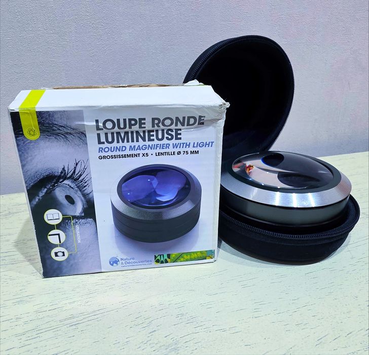 Настольная лупа с подсветкой