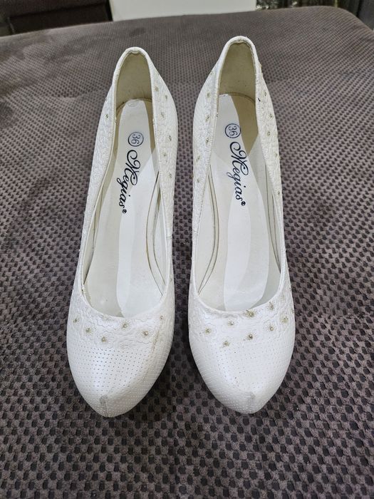 Бяли обувки 36номер