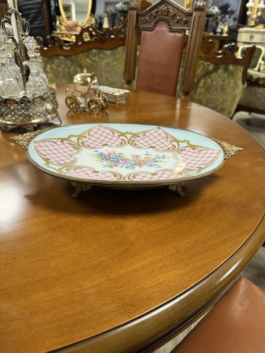 Platou limoges din portelan pictat si elemente alama