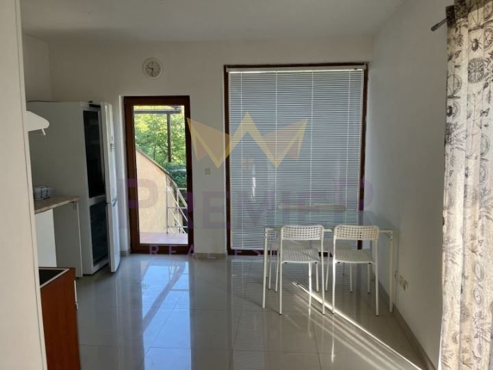 Дава се под наем Къща в Варна, м-т Траката - 285 кв.м за 2000 € - Снимка #9