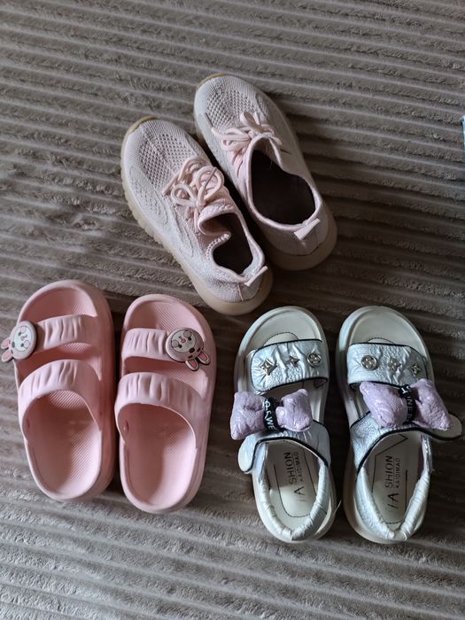 Отдам одежду и обувь на девочку