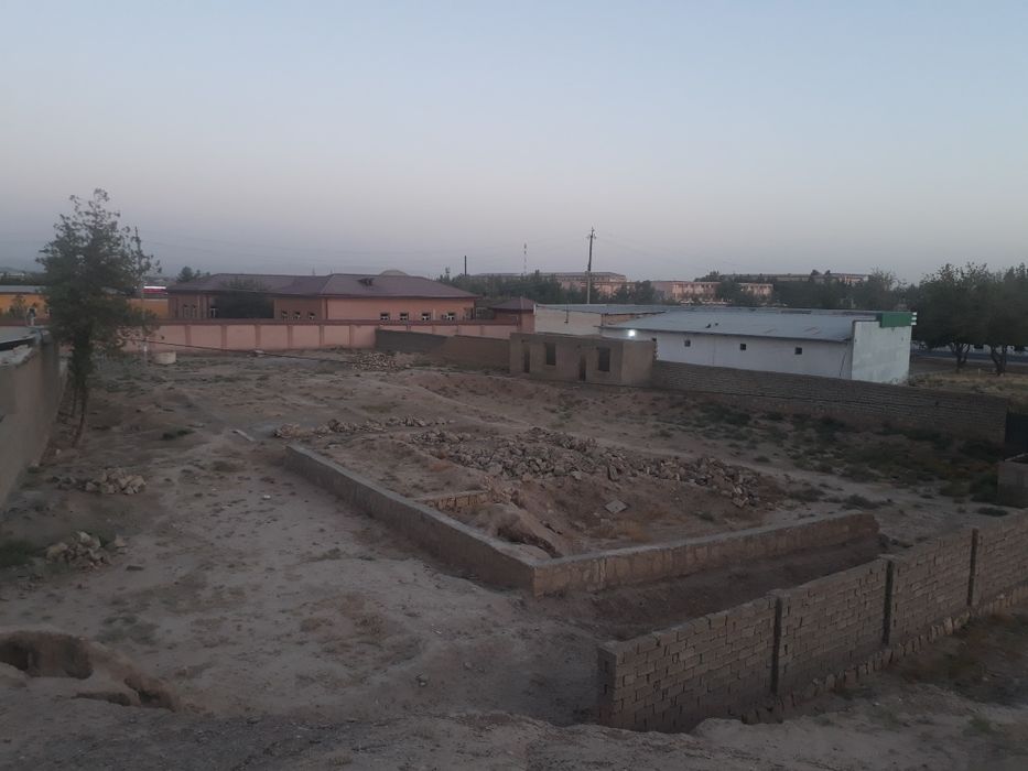 uchaska sotiladi  kelishamz narxini