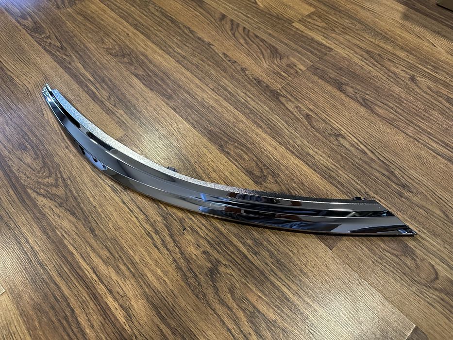 Молдинги фар Totoya Corolla 180