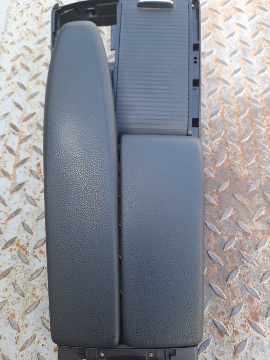 Подлакътник Мерцедес W204