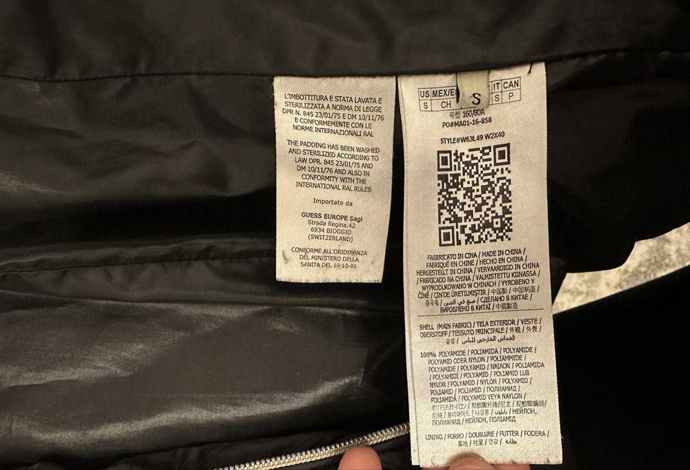 Geaca Guess cu puf de gasca