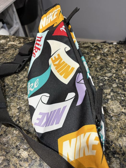 Чантичка Nike.