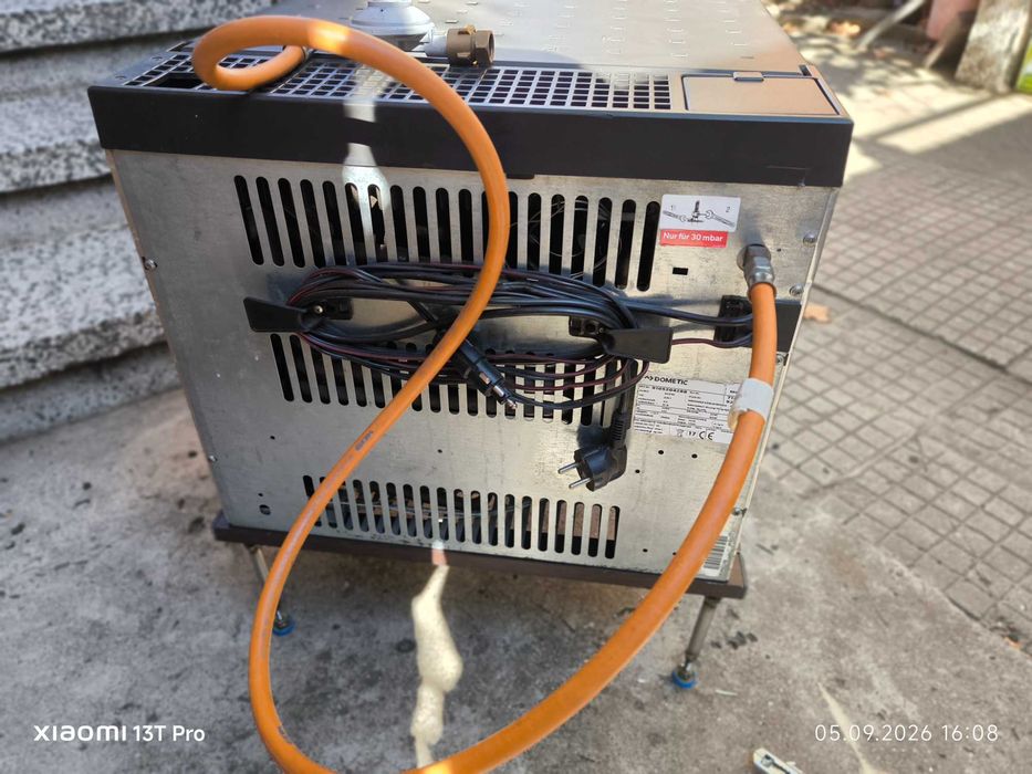 Продавам хладилник DOMETIK  40 l 12v 220v и газ