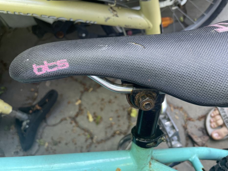 Vand sau schimb bicicleta bmx cu roti salt