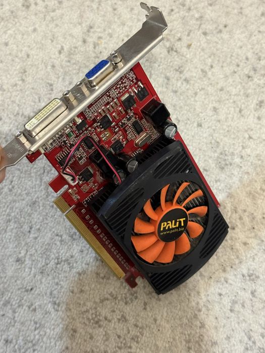 видеокарта GeForce GT 220 1GB