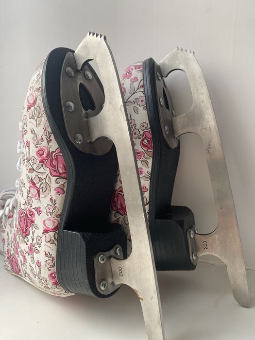 Коньки фигурные, р32