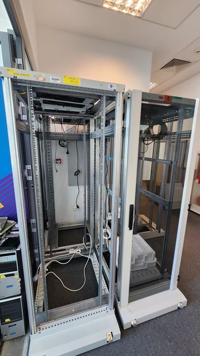 Rack server metalic