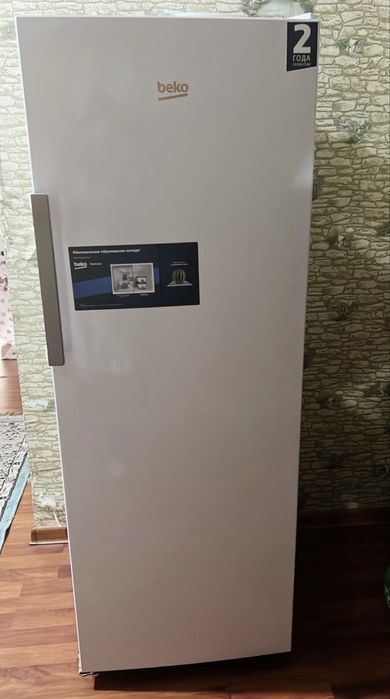 Морозильник 6 камерный. Почти новый