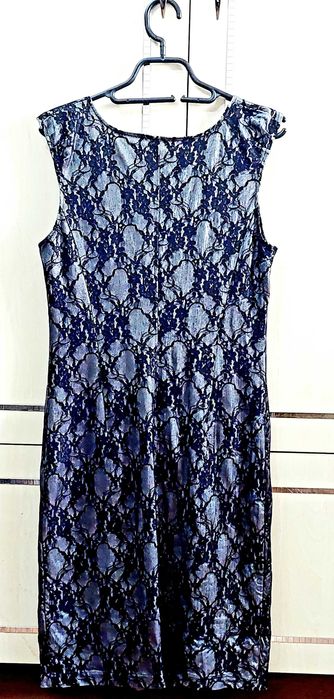 Дамска сива рокля с черна дантела