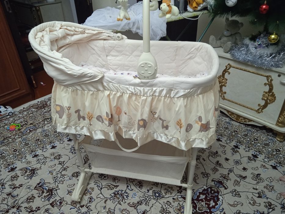 Детская люлька с мобилем