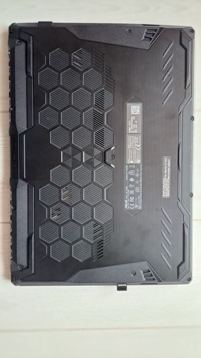 Продавам Asus TUF Gaming A15 laptop