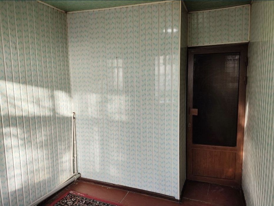 Продаётся 2 комнатная квартира на 3 этаже в 4х этажном панельном доме.