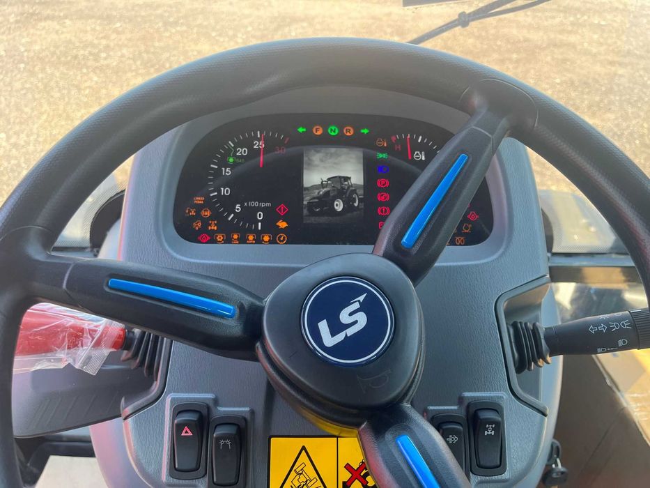 Tractor LS, MT7.101GEAR, cu cabina, 101 CP, motor Iveco, tractiune 4x4