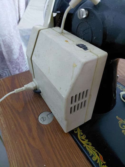 Электрическая/ножная швейная машинка